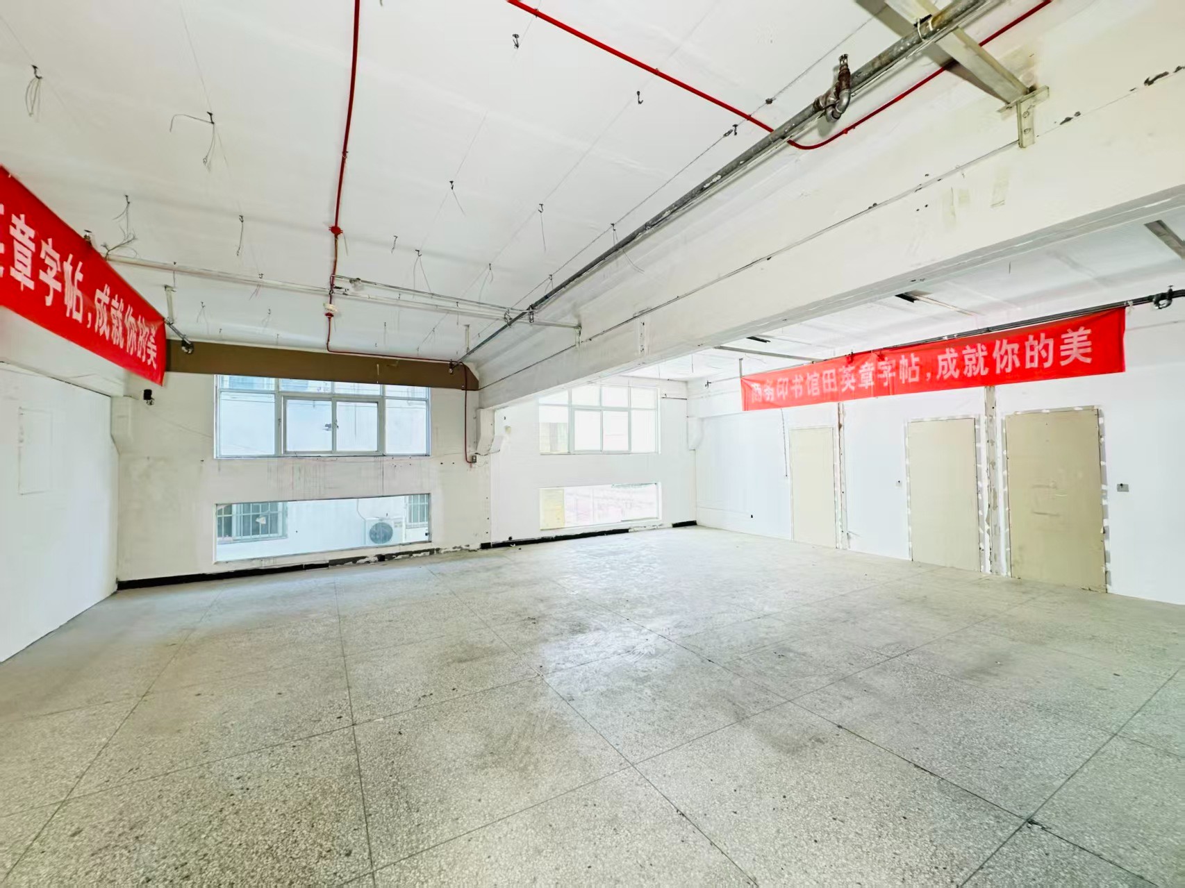 花园一街重点吸引人工智能应用、数字经济、电商直播、智能制造服务、软件开发、科技创新企业及创业团队入驻
